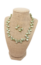 Load image into Gallery viewer, Green Pearl Necklace Set