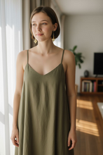 Load image into Gallery viewer, Black &amp; Gold Fleur de lis Earrings
