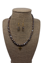 Load image into Gallery viewer, Pearl &amp; Fleur-de-lis Jewelry Set
