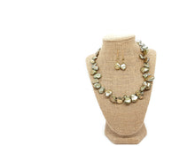Load image into Gallery viewer, Green Pearl Necklace Set
