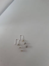 Load image into Gallery viewer, Chip Bead Earrings B10

