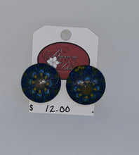 Load image into Gallery viewer, Button Earrings BE4011
