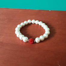 Load image into Gallery viewer, Pearl bracelet
