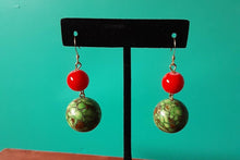 Load image into Gallery viewer, Green &amp; Orange Necklace Set
