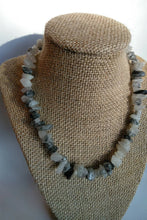 Load image into Gallery viewer, B66-Chip bead necklace
