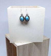 Load image into Gallery viewer, Turquoise earrings
