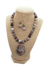 Load image into Gallery viewer, Peaceful Necklace  Set
