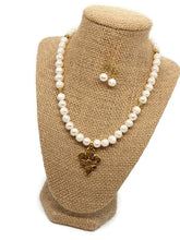 Load image into Gallery viewer, Pearl Necklace Set
